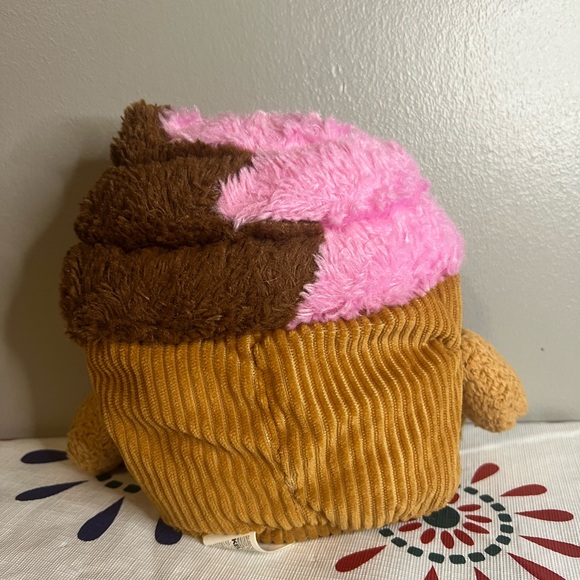 Kellytoy Bum Bumz Cooper the Cupcake Bean Bag Plush Russ - Picture 2 of 5